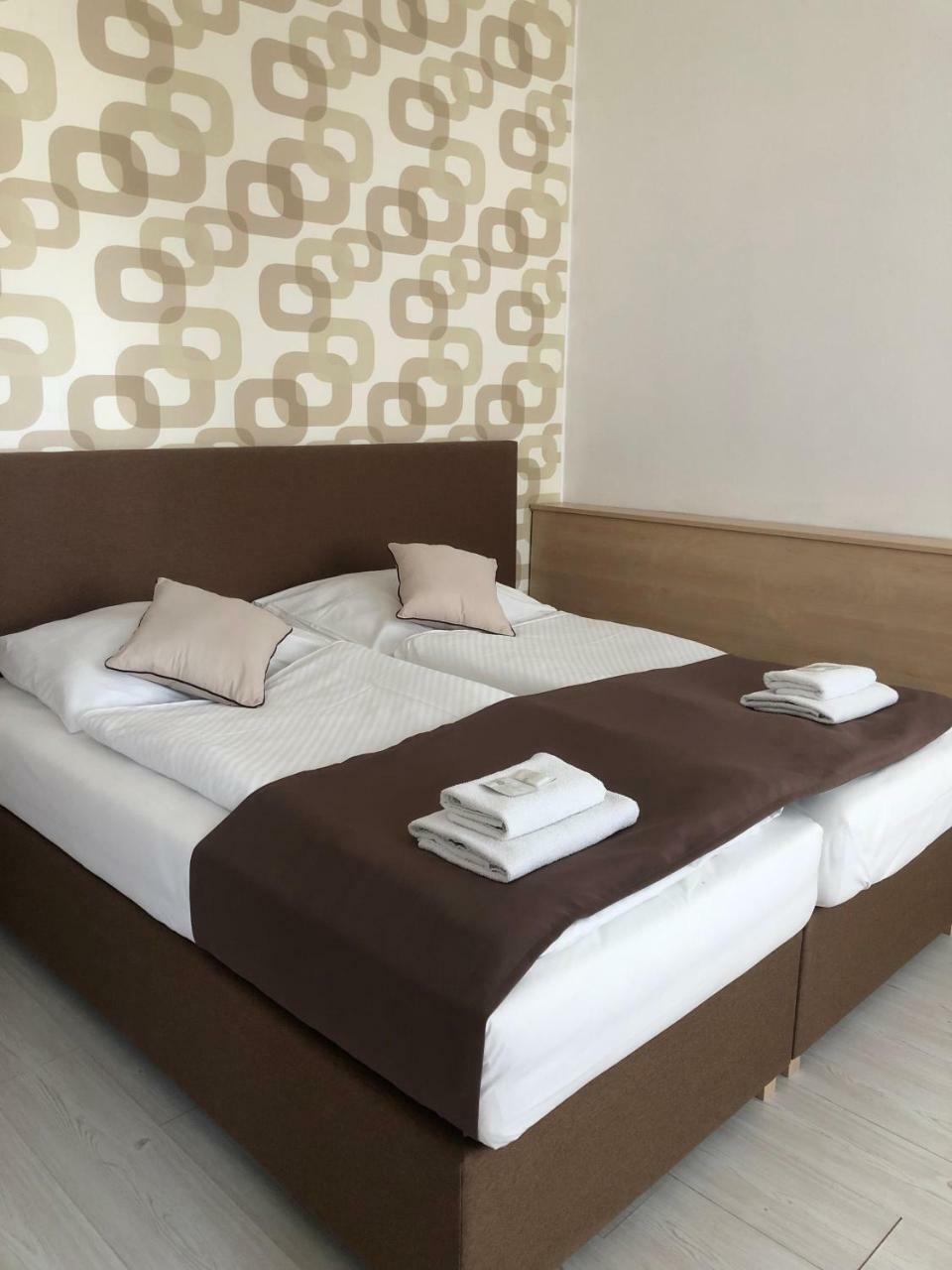 Hotel Ondráš Zlín Esterno foto
