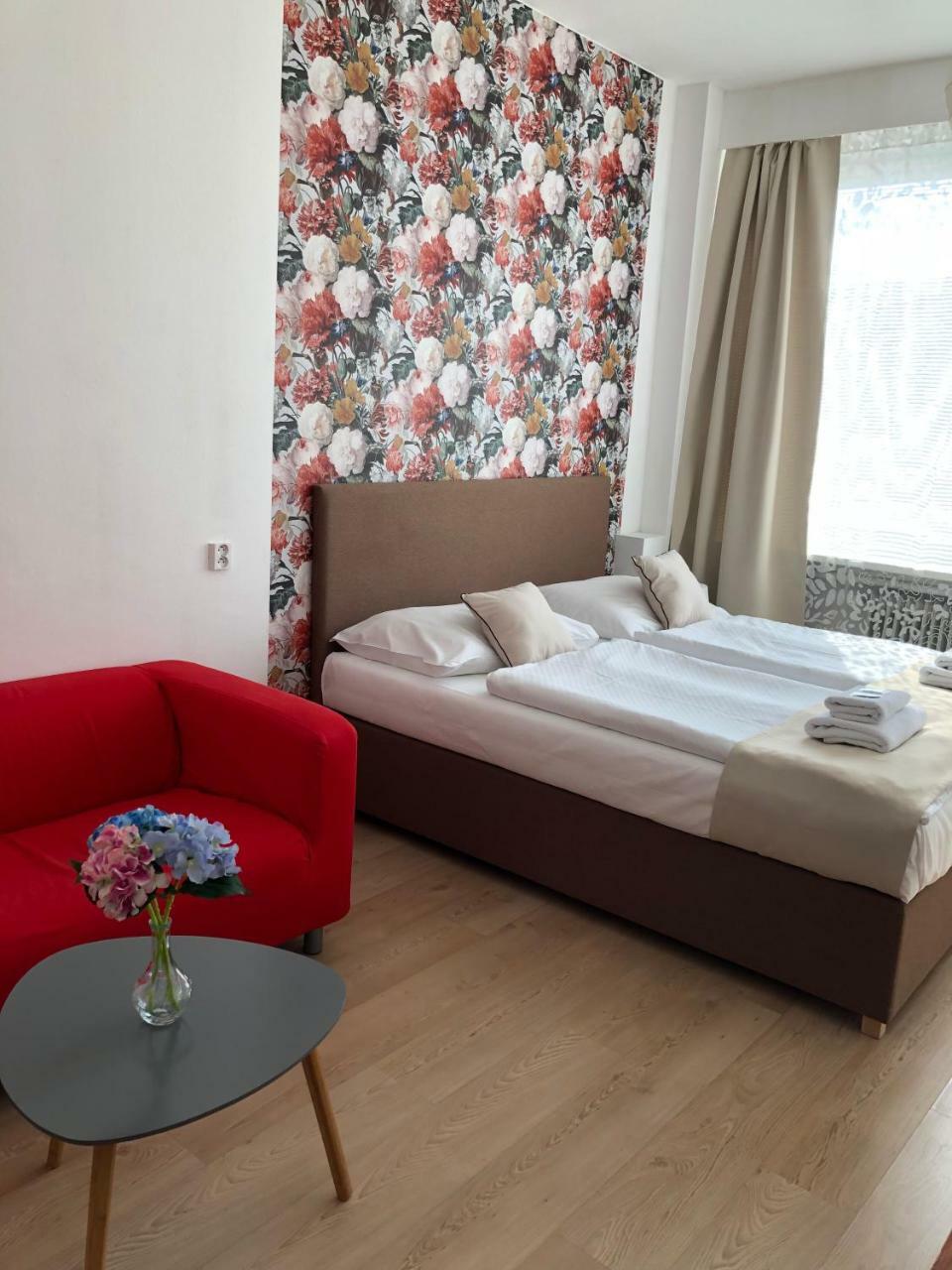Hotel Ondráš Zlín Esterno foto