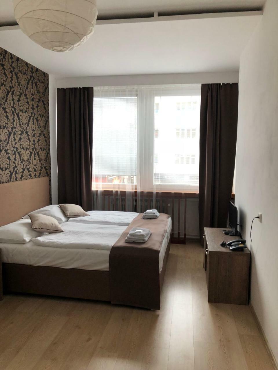 Hotel Ondráš Zlín Esterno foto