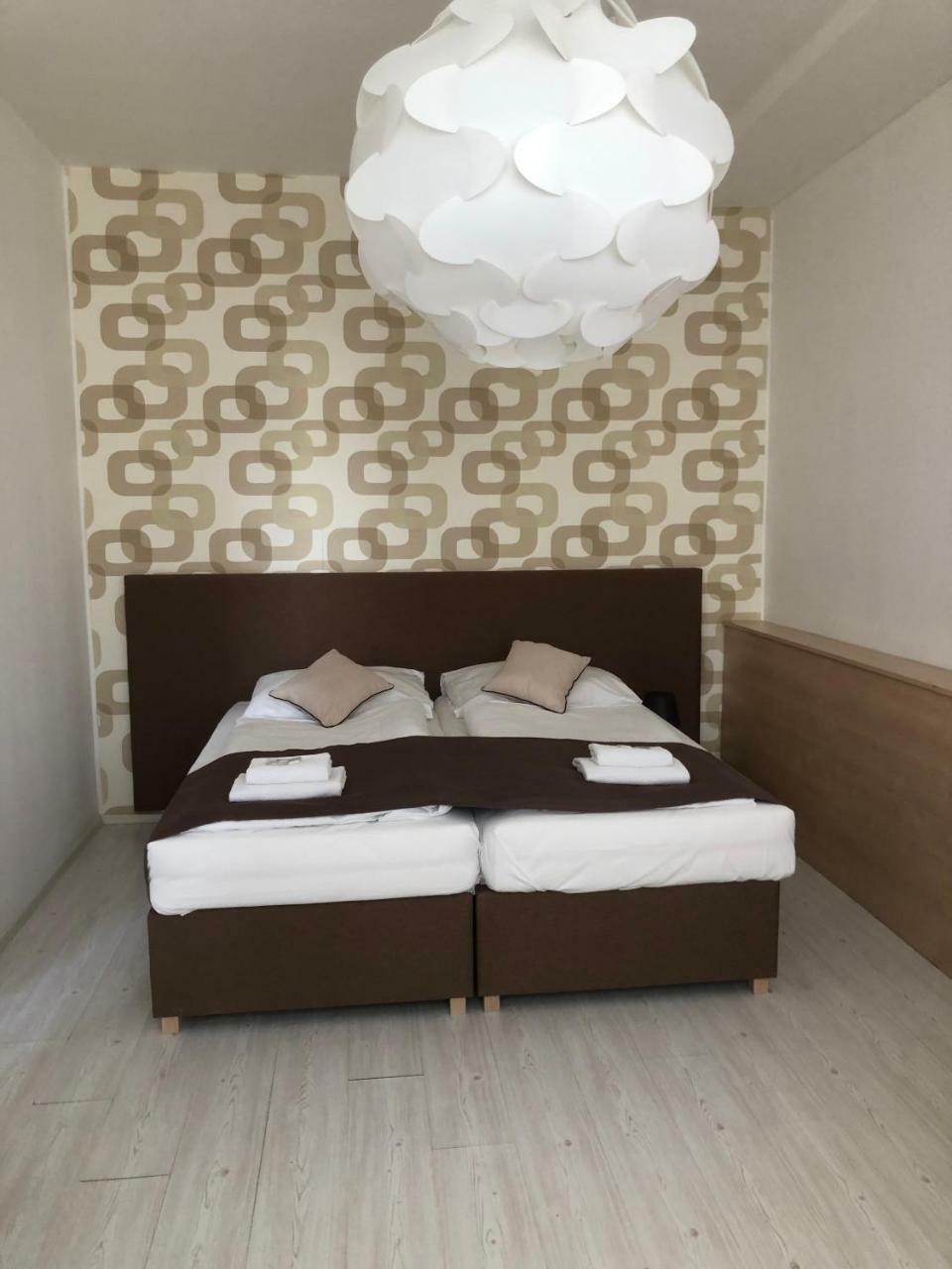 Hotel Ondráš Zlín Esterno foto