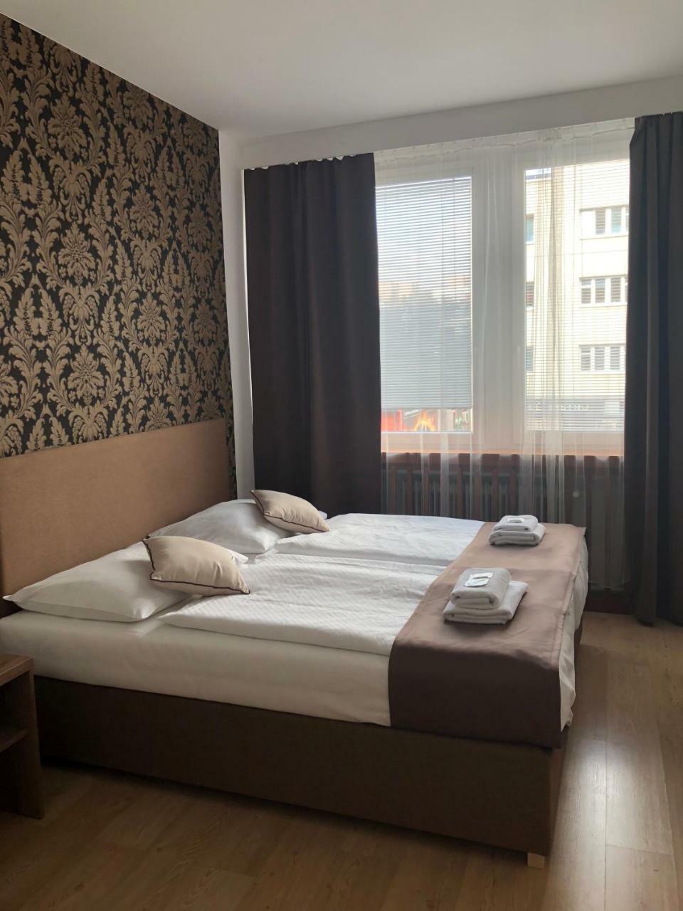 Hotel Ondráš Zlín Esterno foto